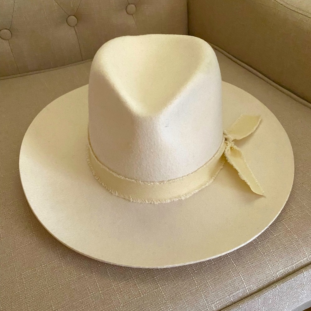 Olive & Pique Ivory Wool Hat